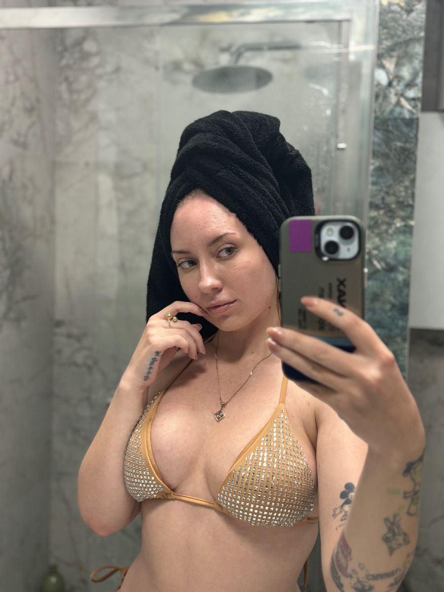 Nude girl KateV in Vaduz