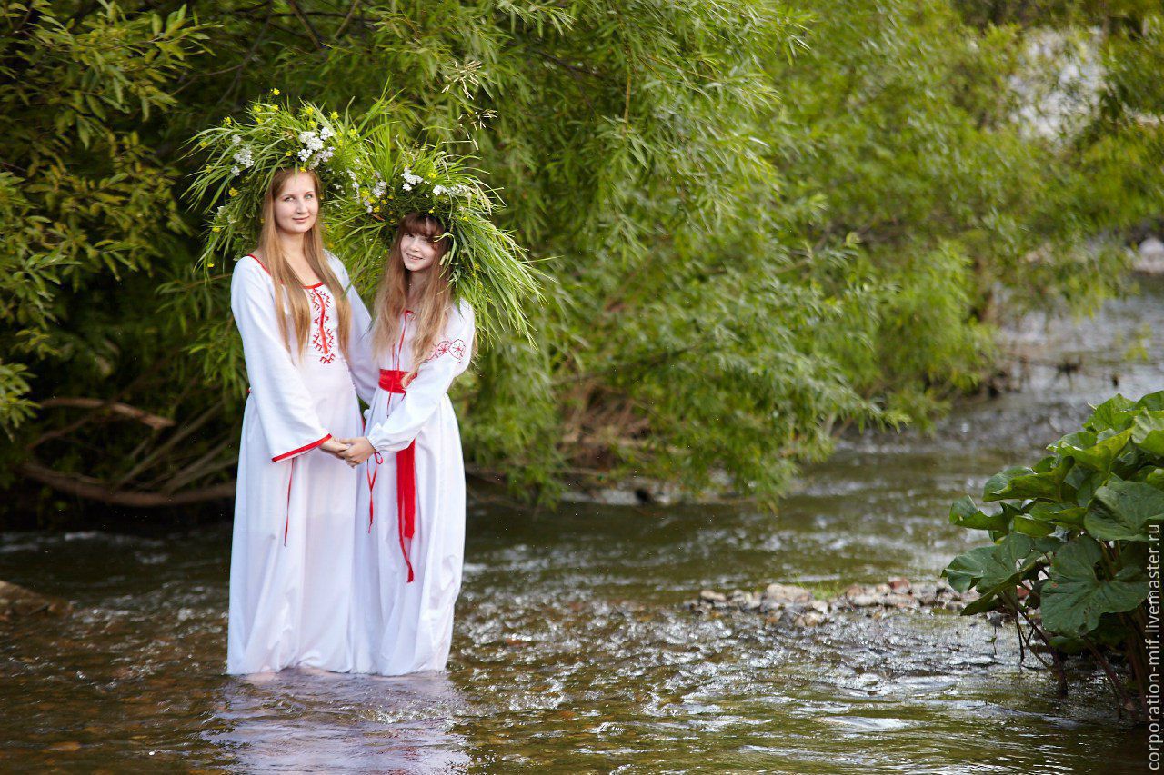 Women in Slavic costumes in Vaduz
