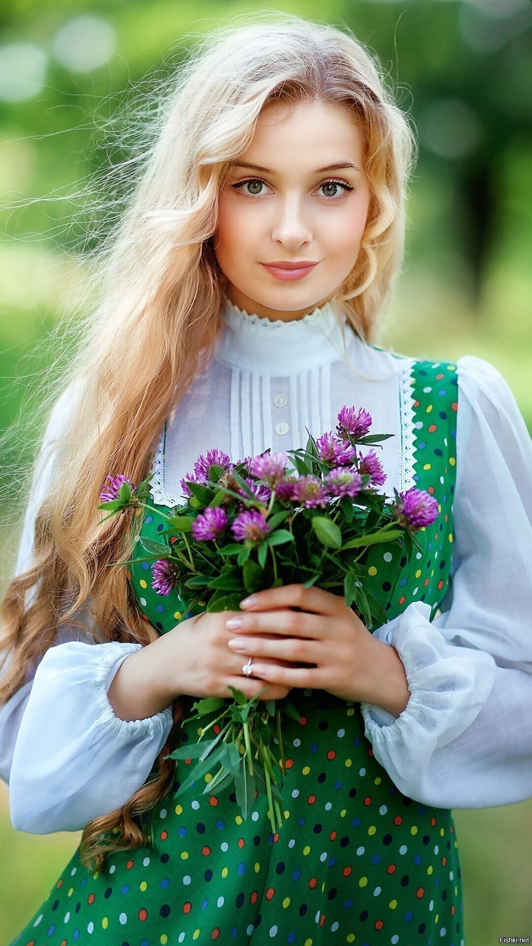 Girls in Slavic costumes in Vaduz